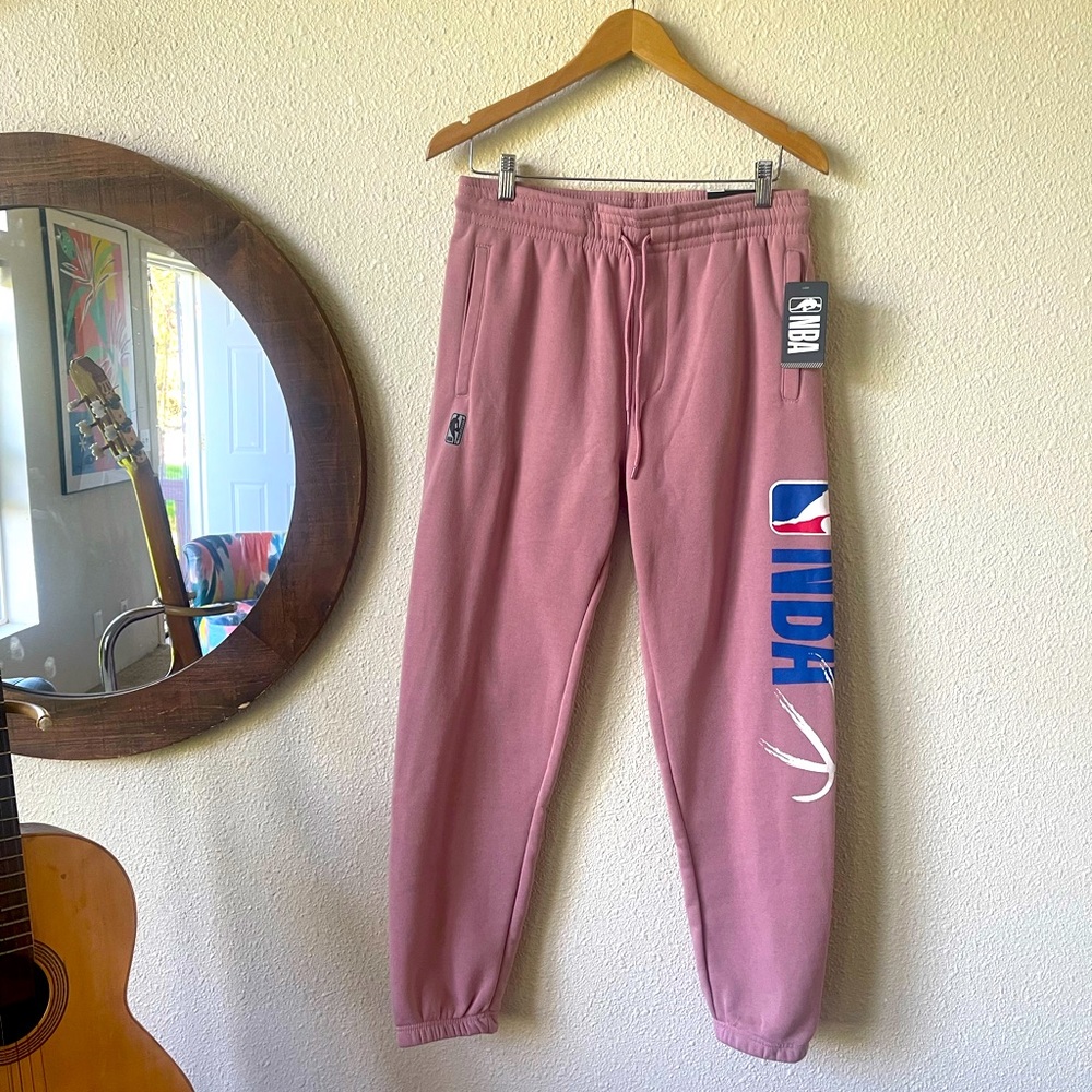 NBA official. Dros colored joggers. comfort fit Elastic waistband.elastic ankle
